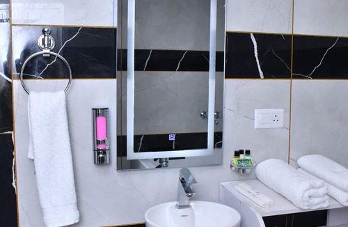 Sidhpur Hotel | Hotel The Crown
