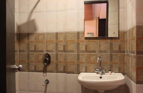 Zirakpur Hotel | Hotel The Diamond 2 min from Zirakpur bus stand