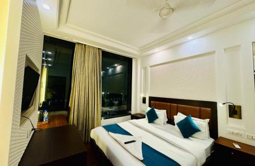 Jasola Hotel | Hotel The Imperio, Near Apollo Hospital, JASOLA