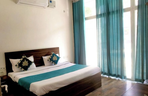 Vrindavan Hotel | Hotel The NV Grand Palace Vrindavan