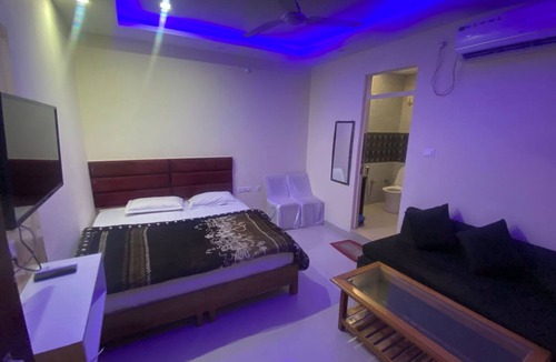 Srinagar Hotel | Hotel Uday Raj & Restaurant