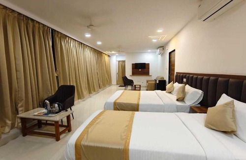 Miyapur Hotel | Hotel Vamshi Grand