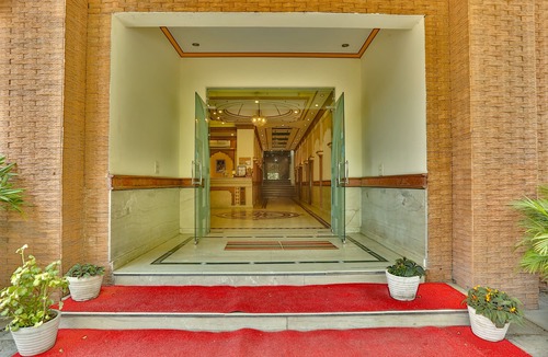 Rishikesh Hotel | Hotel Vasundhara Palace near Ram Jhula Rishikesh, close to River Ganga