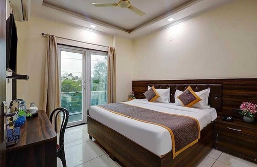 Sector 70 Hotel | Hotel Vibe Blue