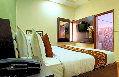 Sultanpur Hotel | Hotel Vijay Deluxe