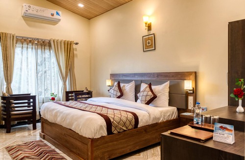 Bhimtal Hotel | Hotel Walnut Creek