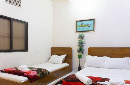 Dhaka Hotel | Hotel White House International - Standard Family Room - Non AC