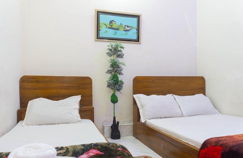 Dhaka Hotel | Hotel White House International - Standard Family Room - Non AC