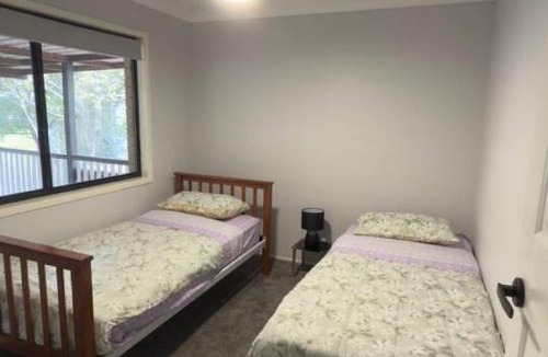 Riverview House | House with huge back yard and side access, 15 Beds