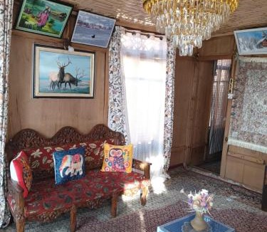Dal Lake House | Houseboat New world