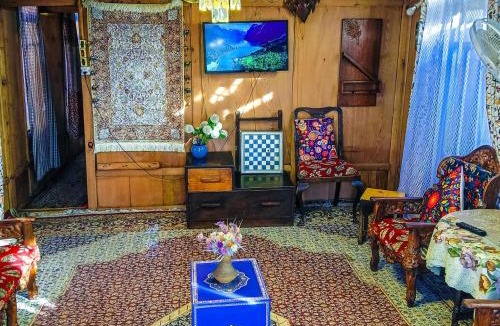 Dal Lake House | Houseboat New world