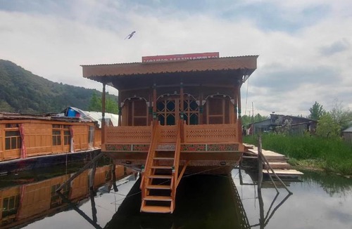 Dal Lake Hotel | Houseboat Young Manhattan
