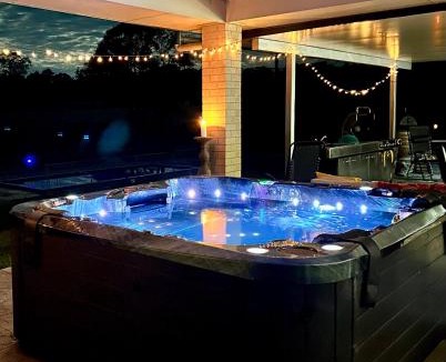Lower Belford House | Hunter Valley Wine Country Escape - Spa, Pool, Firepit and Woodfired Pizza Oven - Keldan On Bell