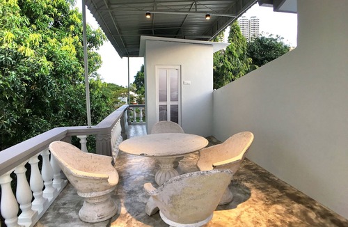 Downtown George Town House | iBook10 Deluxe Loft Suite Room by iBook Homestay