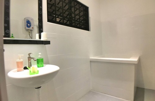 Downtown George Town House | iBook8 Superior 1 Bedroom Gurney Suites by iBook Homestay