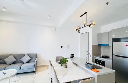 Kuala Lumpur Apartment | ICONIC skyview Living near Trx Klcc Pavilion Velocity