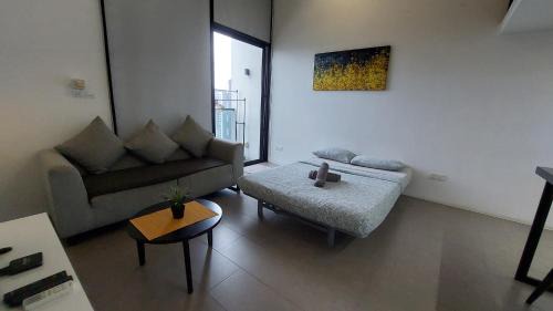 Brickfields Apartment | IHomes33 EST Bangsar KL Sentral LRT 2-4 Pax, IH02