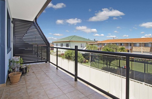 South Evans Head Apartment | Immaculate 3BR townhouse 500m from beach, river & village with BBQ patio, air-con