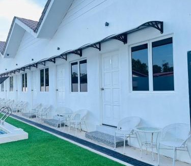 Batu Buruk House | Impiani Chalet with Private Pool