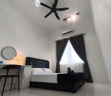 Kota Lama Kiri House | Inap kluster Alamanda
