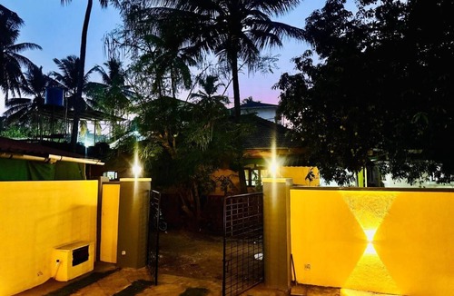 Kudal House | Independent Bungalow for rent at Siolim. Next to main market with parking for 2