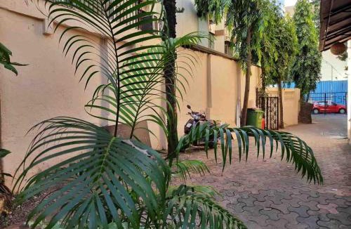 Pali Hill Apartment | Independent Garden Cottage-Bandra-Carter road