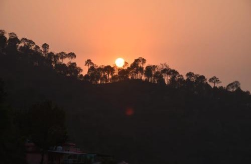 Dharampur Apartment | Inder Stay ! Balcony Rooms ! Parking !