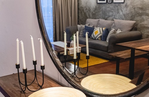 Si Rusa Condo | Industrial Style Apartment for 5