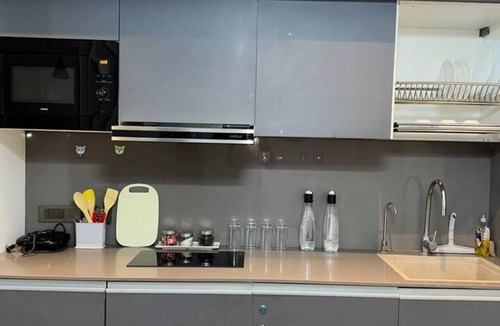 Noida Apartment | Ineffable by Rivique Inn - City view escape