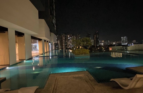 Sentul Apartment | Infinite Pool! Room in Kuala Lumpur