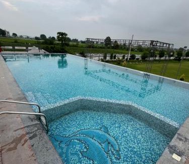 Bhopal House | Infinity farm and garden
