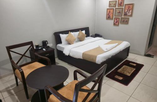 Ahmedabad Hotel | InstaStay Inn