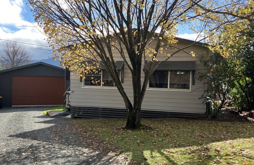 Talbingo House | Internet unlimited, fully renovated house. Fishing, skiing & Selwyn snowfields.