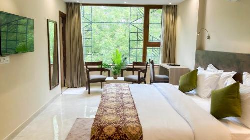 Kalkaji Hotel | Iris Suites Kalkaji