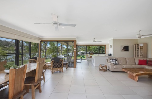 Forster House | Ironbark - Glorious waterfront
