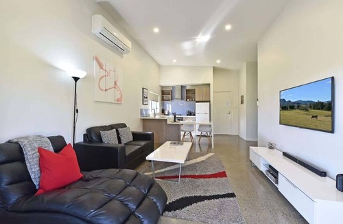 Pokolbin Villa | Ironbark Hill Spa Bath Villa 4 - Novato