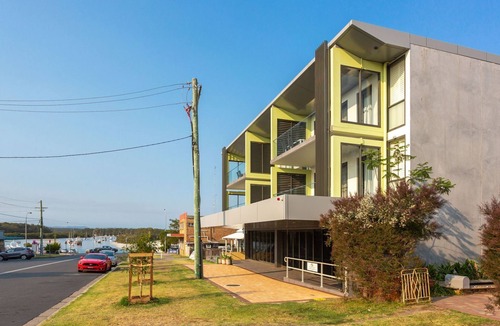 Huskisson Apartment | Ishtar Apartment 8 by Book Jervis Bay - Luxury Studio