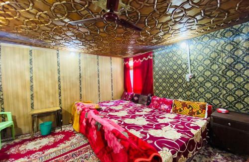 Dal Lake House | Island hotel and homestay