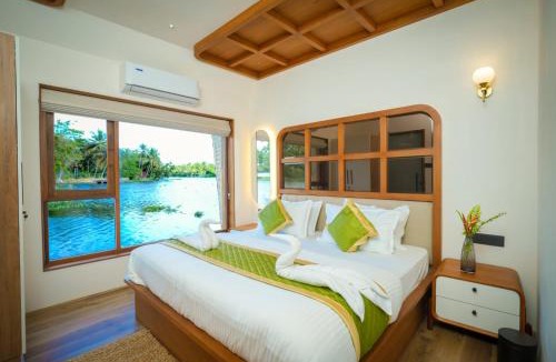 Champakulam Boat Rental | Island of Peace Houseboat