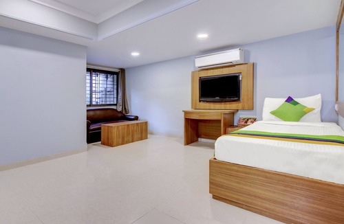 Santacruz West Hotel | Itsy Hotels Cruz Royale Santacruz West