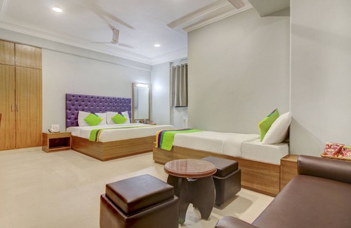 Santacruz West Hotel | Itsy Hotels Cruz Royale Santacruz West