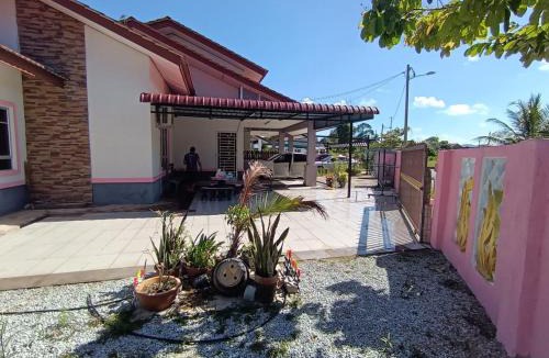 Kampung Gong Datok House | Izora Homestay