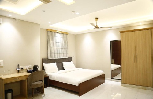 Dwarka Hotel | JAIMINIS LANDMARK