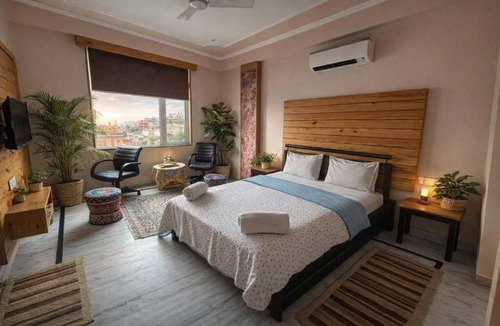 Pink City Hotel | Jaipur The Lodge B&B