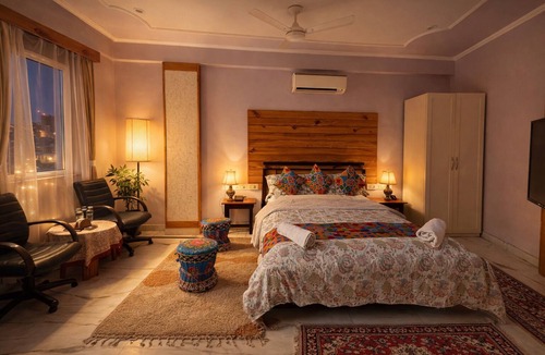 Pink City Hotel | Jaipur The Lodge B&B