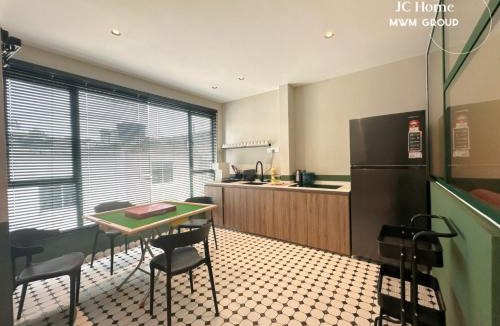 Taman Century House | Jalan Rusa Happy hour 10pax KTV Walkable to KSL Mall Johor Bahru