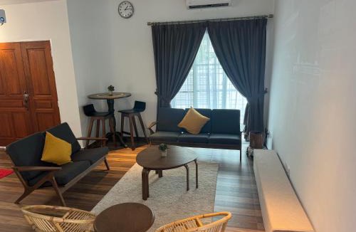 Bukit Jambul House | Jambul Villa 3-storey corner House 6Bed5Bathroom