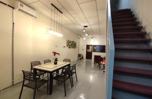 Kampung Jawa House | JAVA 6 HOME 5 min to Jonker