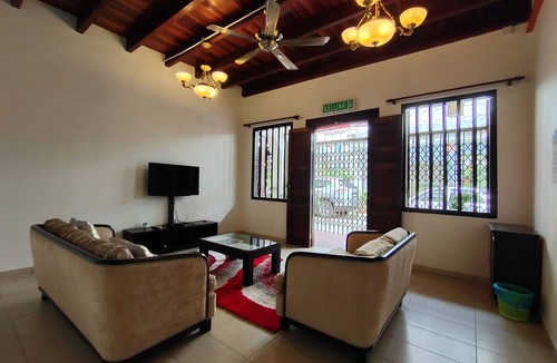 Kampung Jawa House | Jawa Townstay: Private Parking/Near Jonker/Free WIFI