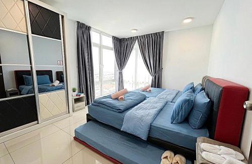 Taman Century Apartment | JB 1min walk to KSL Mall 5-7Pax Bathtub SmartTV
